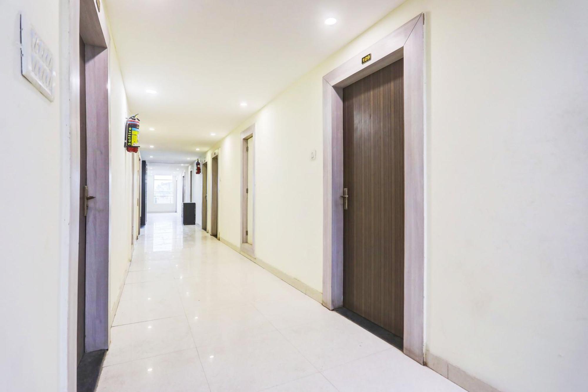 Super Townhouse Hoshangabad Road Near Aashima Mall Samarda Kaliasot Exterior photo